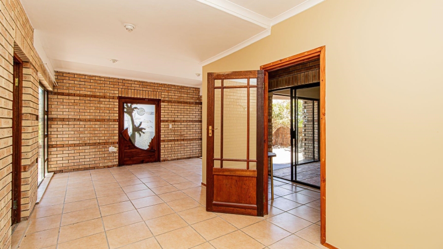 5 Bedroom Property for Sale in Hersham Western Cape
